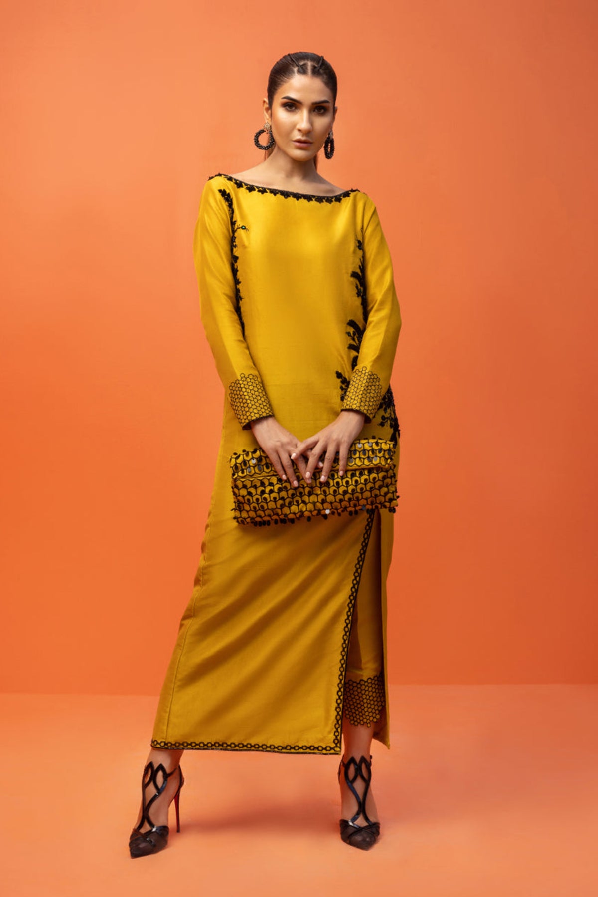 Shop Queen Bee Online at Erum Khan