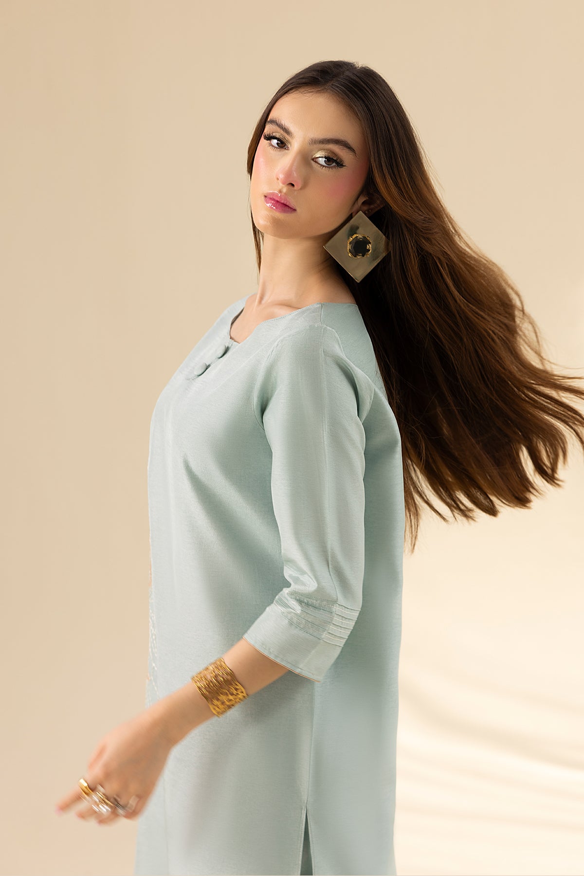 Shop Aqua Breeze Online at Erum Khan