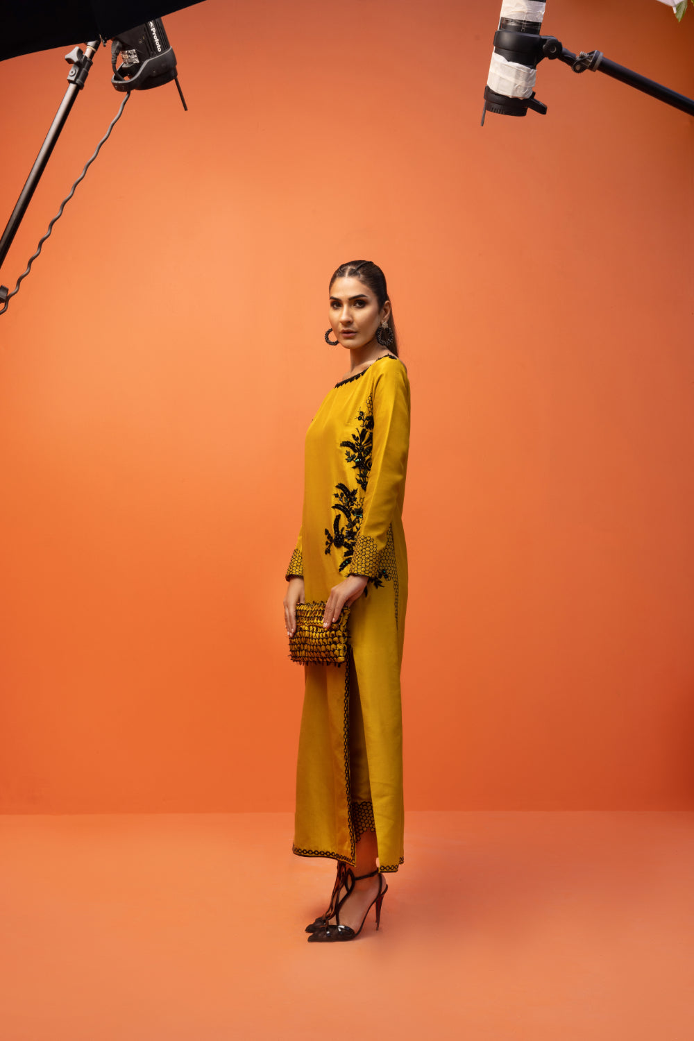 Shop Queen Bee Online at Erum Khan