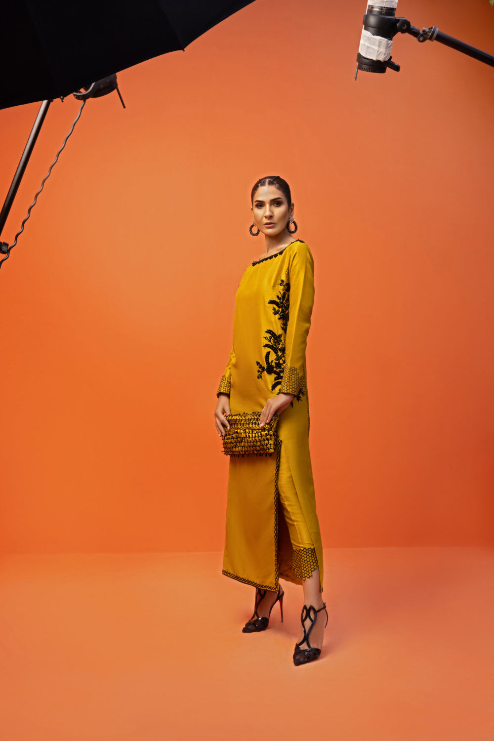 Shop Queen Bee Online at Erum Khan